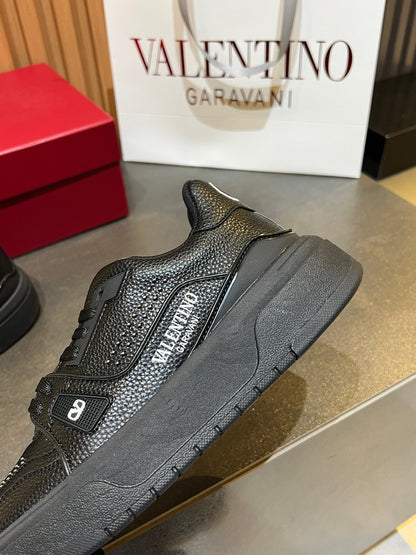VT 26s Upvillage Trainers Black Leather Studded 105518