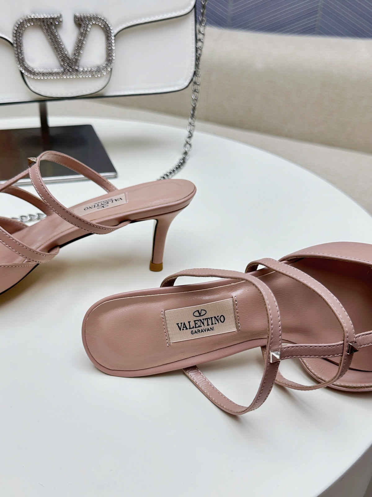 ROCKSTUD WISPY CREPE PINK CALFSKIN MULE 60MM