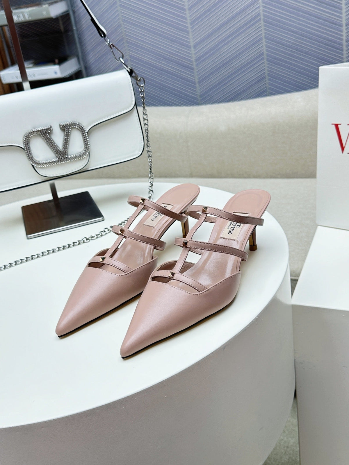 ROCKSTUD WISPY CREPE PINK CALFSKIN MULE 60MM