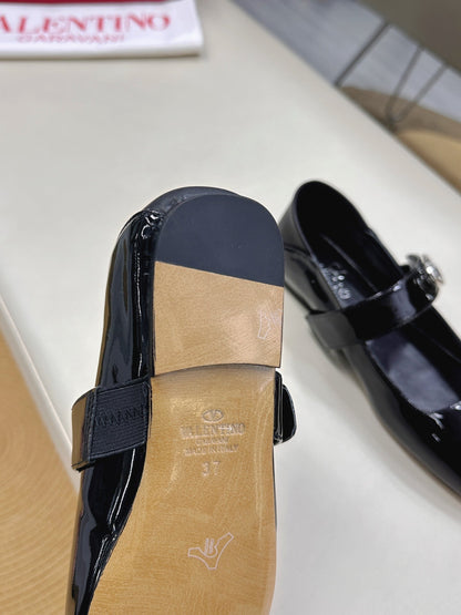 VT VLOGO LOCKER BLACK PATENT LEATHER 30733