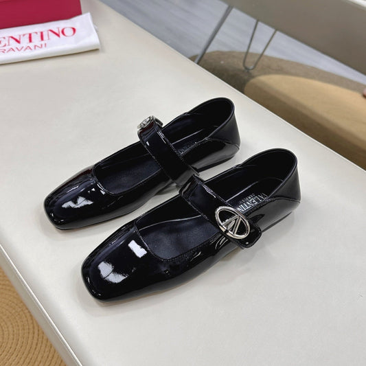 VT VLOGO LOCKER BLACK PATENT LEATHER 30733