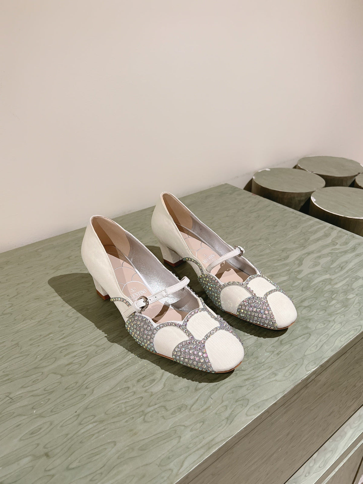 VT Bowow Embellished Pumps 45mm White Fabric 659203