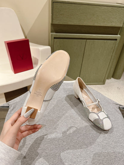 VT Bowow Embellished Pumps 45mm White Fabric 659203