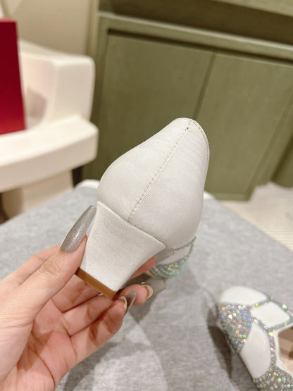 VT Bowow Embellished Pumps 45mm White Fabric 659203