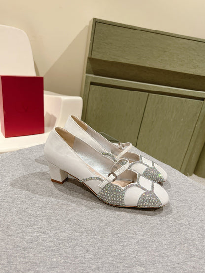 VT Bowow Embellished Pumps 45mm White Fabric 659203