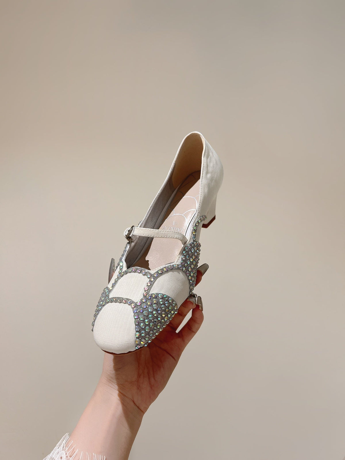 VT Bowow Embellished Pumps 45mm White Fabric 659203
