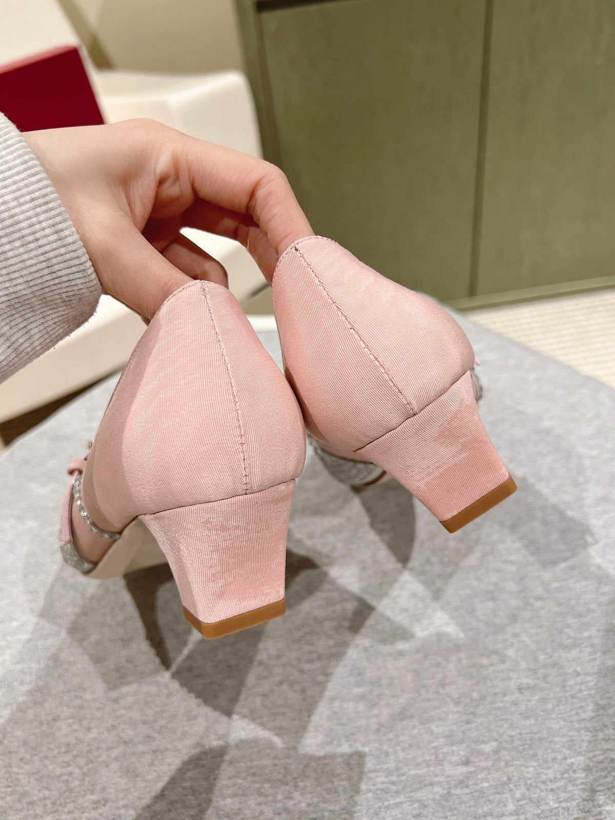 VT Bowow Embellished Pumps 45mm Light Pink Fabric 659204