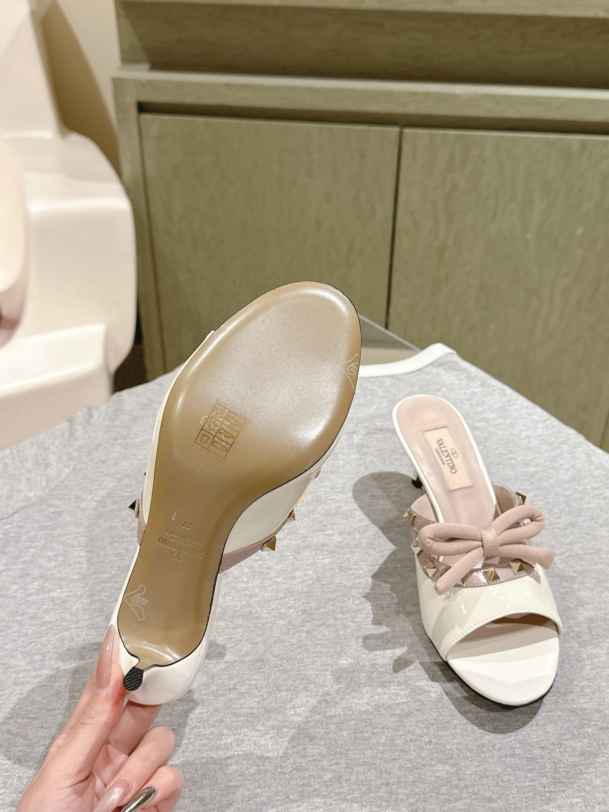 VT Rockstud Sandals 6cm White Patent Leather 659207