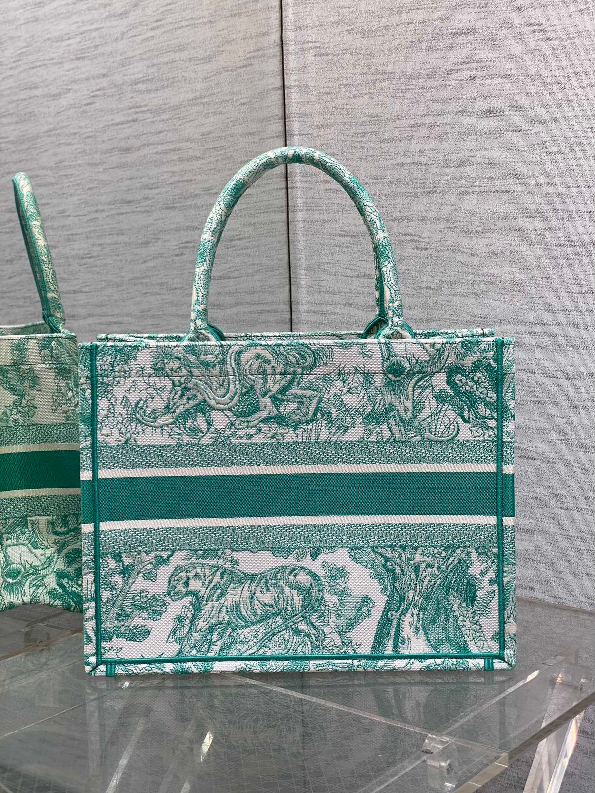 medium dioriviera book tote 36 aquamarina tiger embroidery canvas