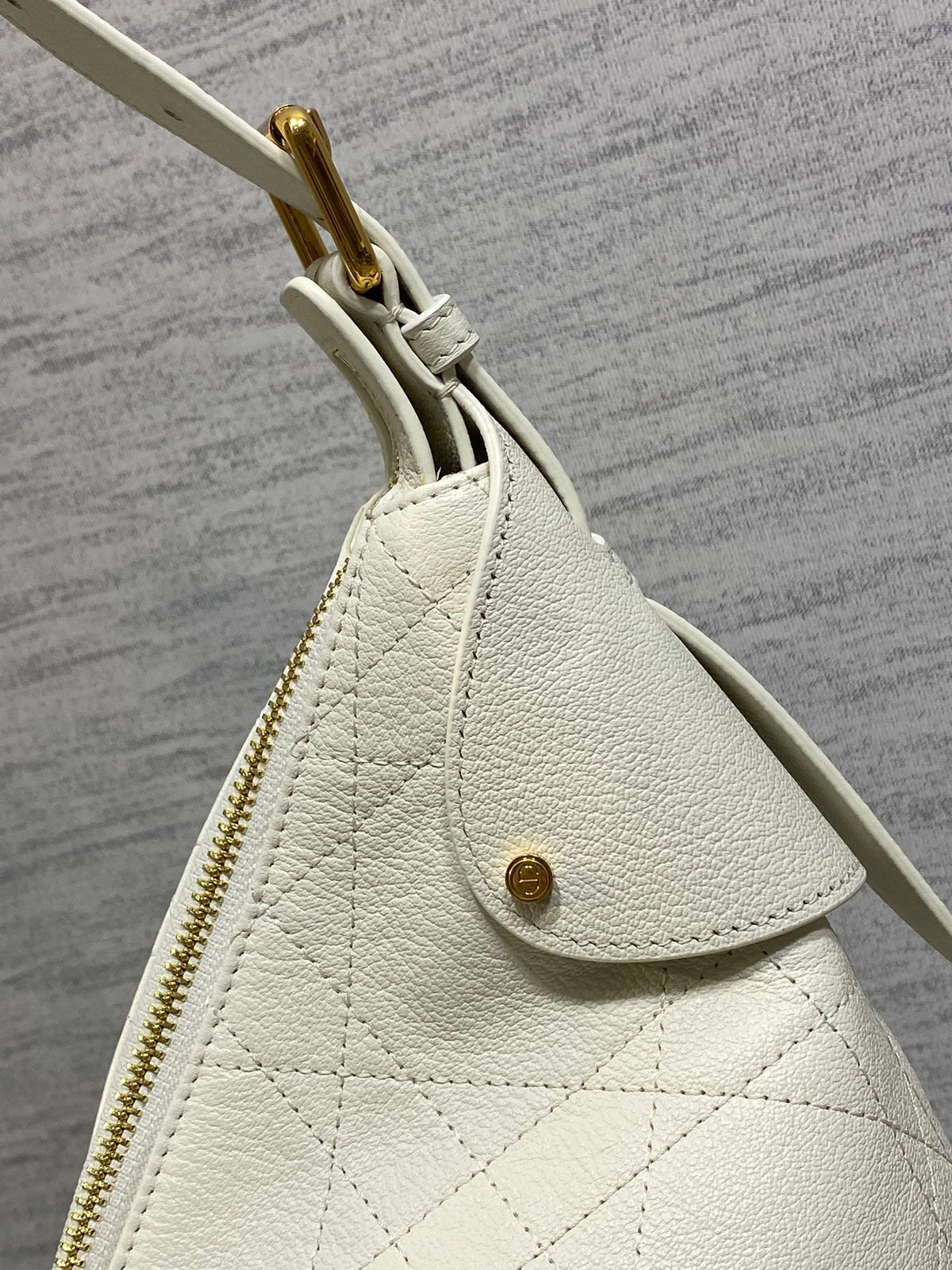 Dior 2025 Voyage Bag 34cm White Grained Calfskin 267767