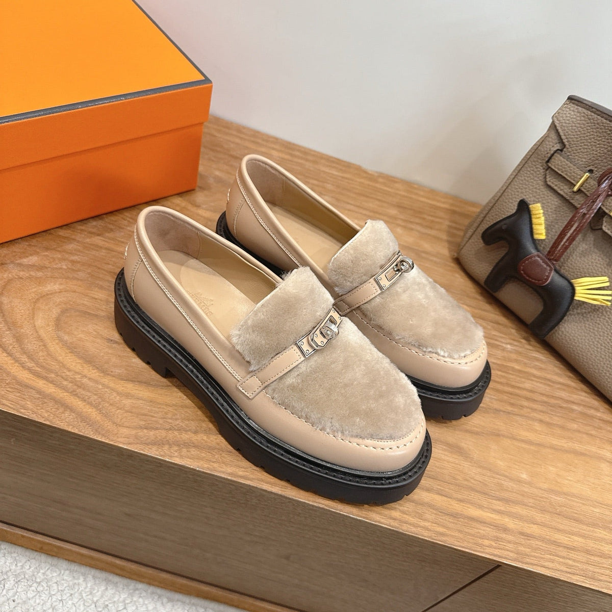 HM 26ss Loafers Dark Beige Wool Calfskin 638438