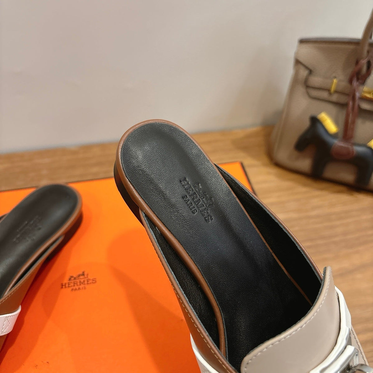 HM 26ss Mule Beige Brown Calfskin Sliver Buckle 638470
