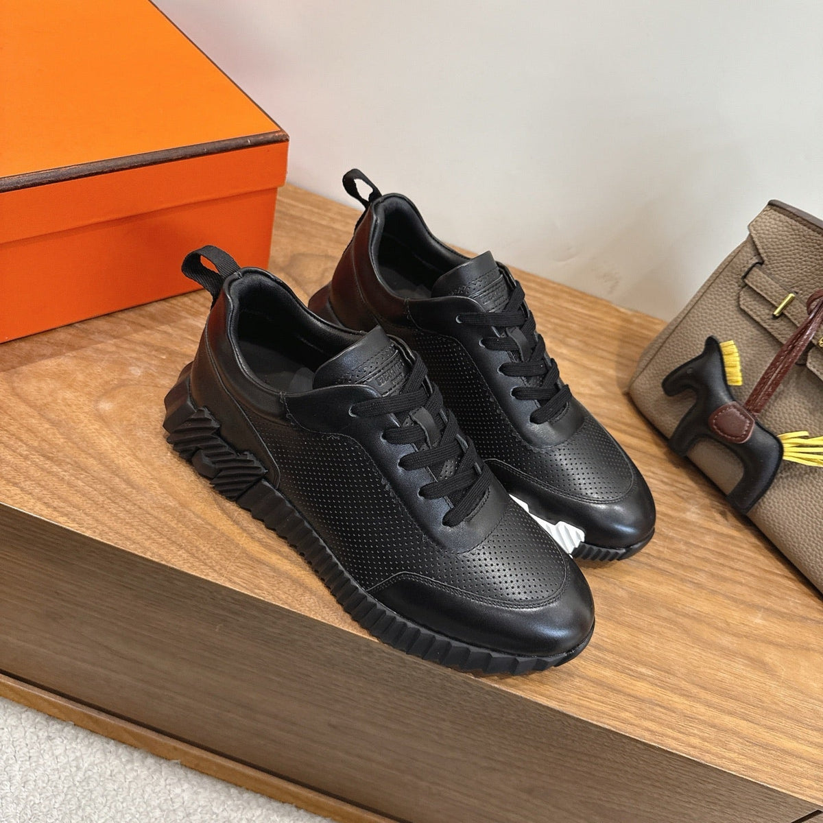 HM 26ss Sneakers Black Leather 638572