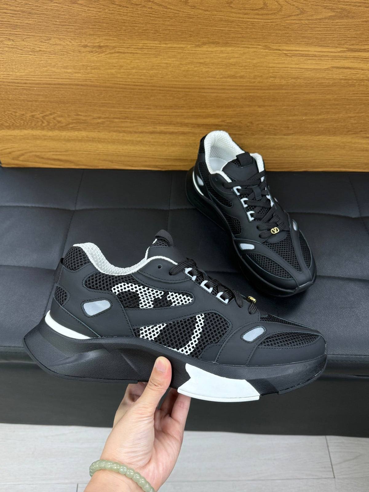 VT 26s Demivee Trainers Black Mesh Suede 104029