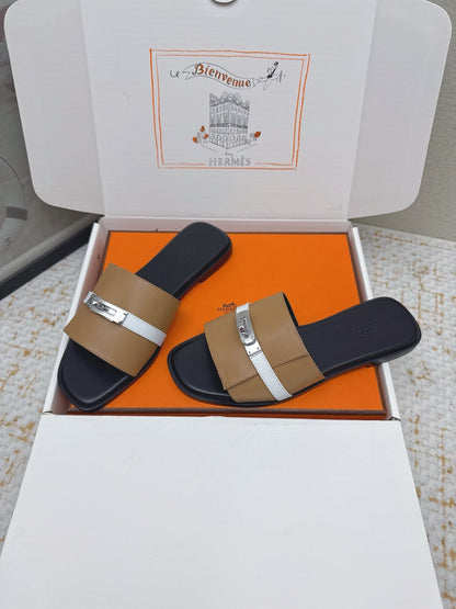 HM 26ss Oasis Sandals Tan Beige Sheepskin Sliver Buckle 625171