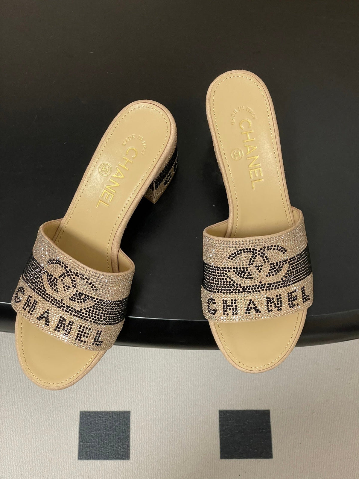 CC 26s  Sandals 70 Beige Sheepskin Rhinestones 649511