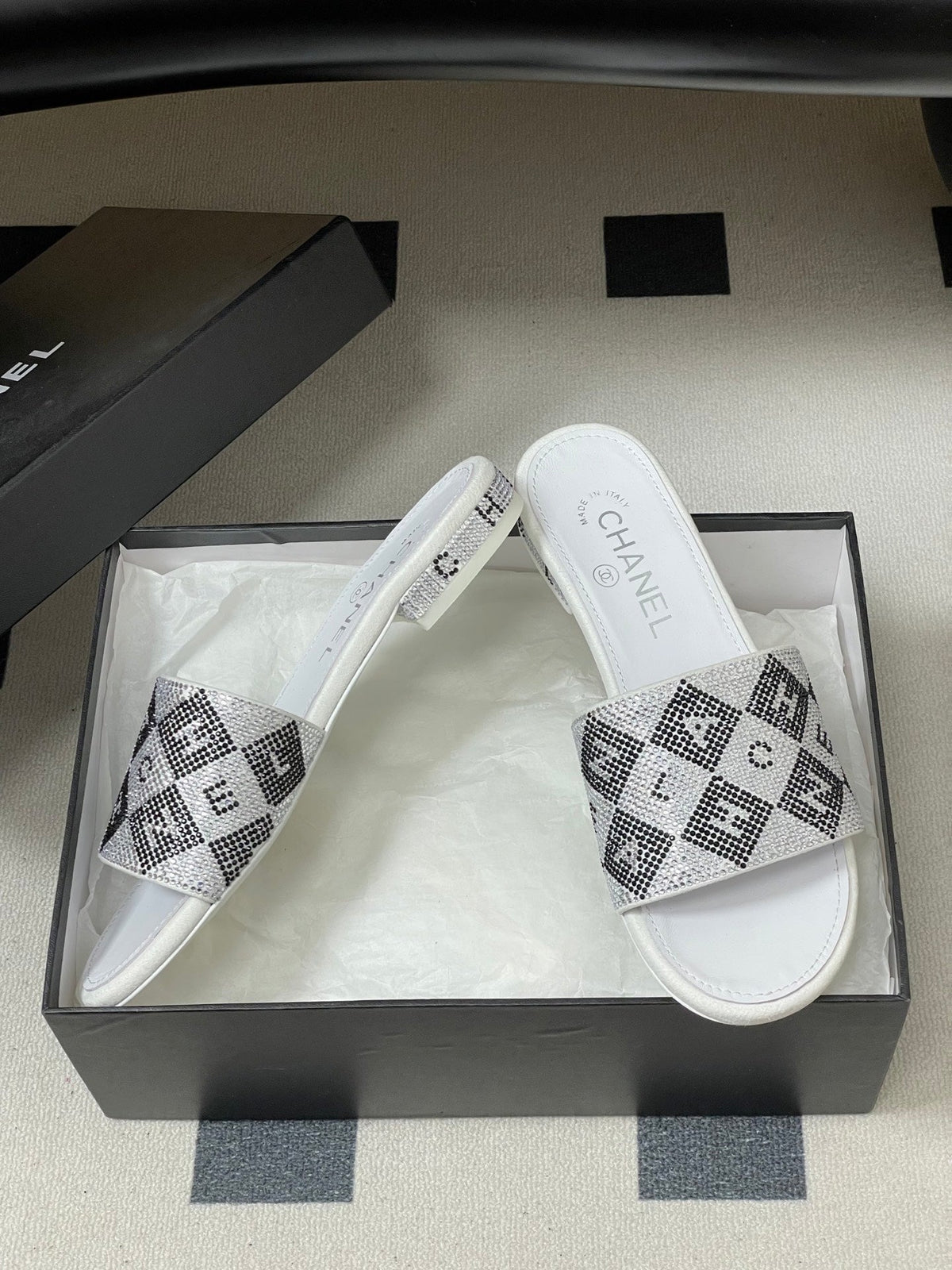 CC 26s Flat Sandals White Sheepskin Rhinestones 649521