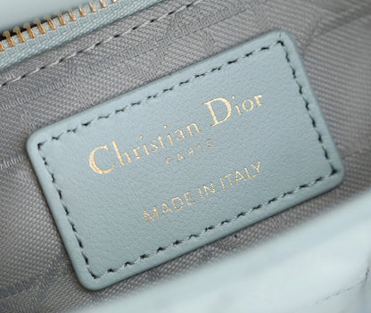 LADY 17 IN LIGHT BLUE LAMBSKIN WITH CANNAGE PATTERN