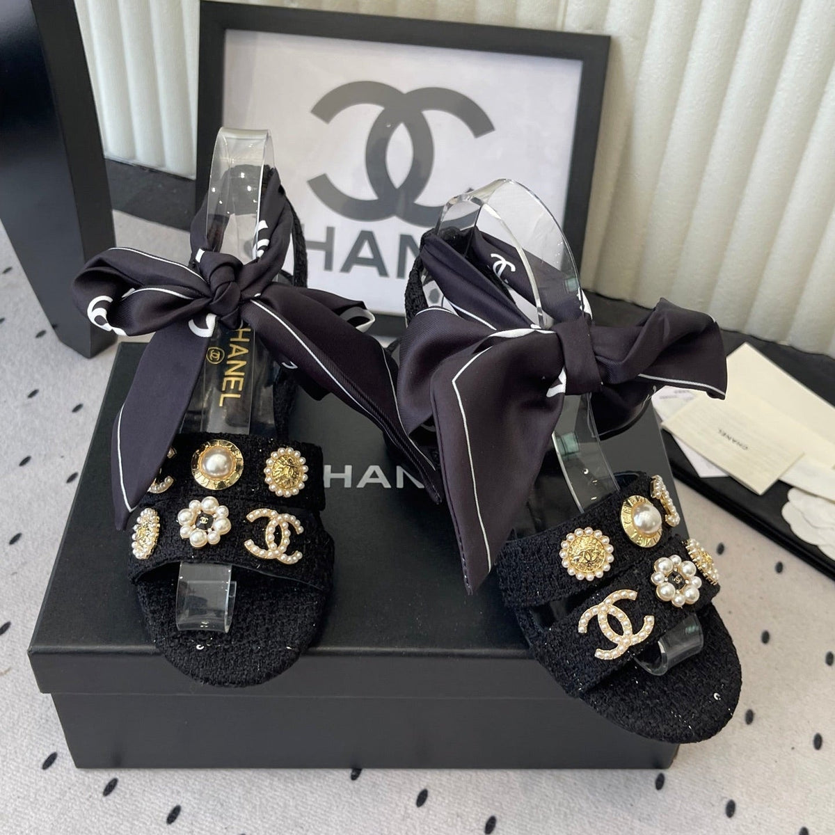 CC 26s Sandals 55 Black Tweed Mixed Gold Charm 650081