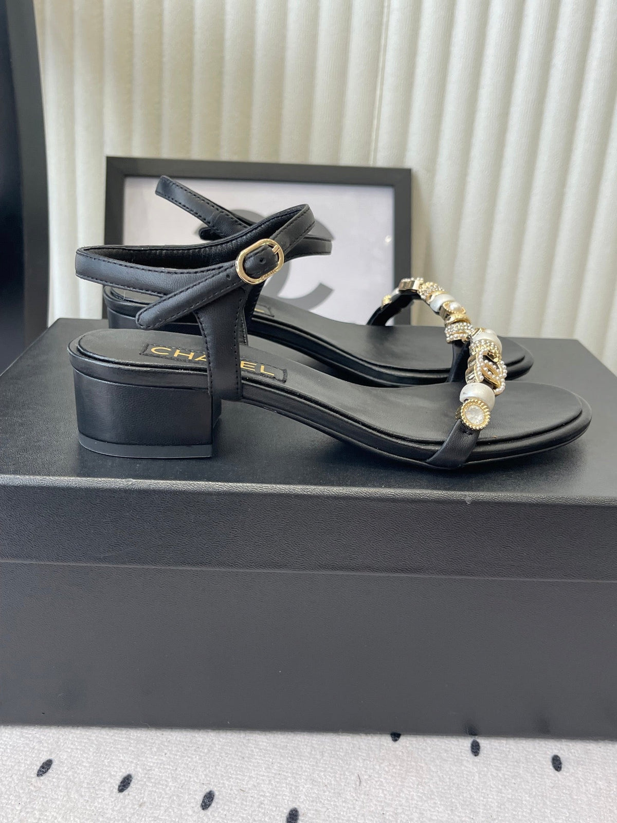 CC 26s Sandals 35 Black Sheepskin Pearls 650100