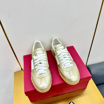 VT 26s Upvillage Sneakers Gold White Suede Leather 927023