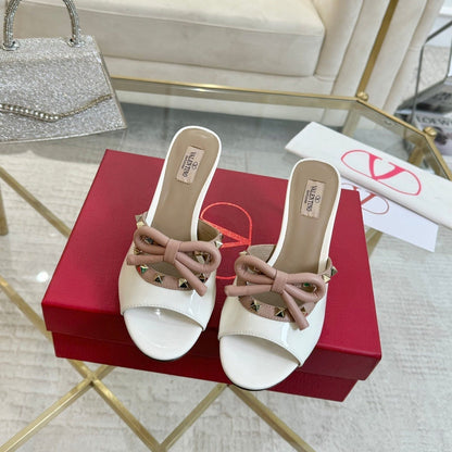 VT 25 Rockstud Bow Mule White Patent Leather
