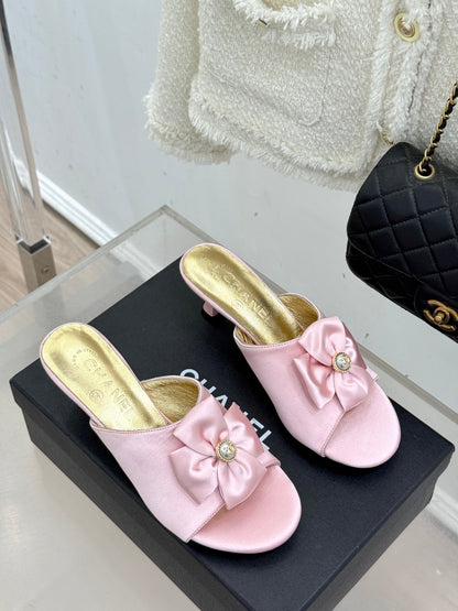 CC 26 Bow Sandal 55mm Pink Gold Satin Sheepskin 609804