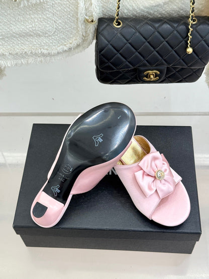 CC 26 Bow Sandal 55mm Pink Gold Satin Sheepskin 609804