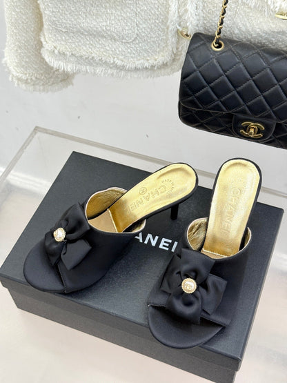 CC 26 Bow Sandal 85mm Black Gold Satin Sheepskin 609810