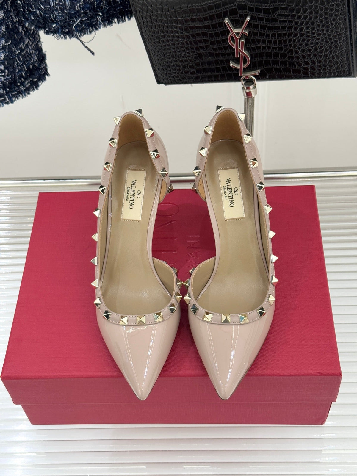 Valentino Rockstud Pumps Beige Patent Leather 643003