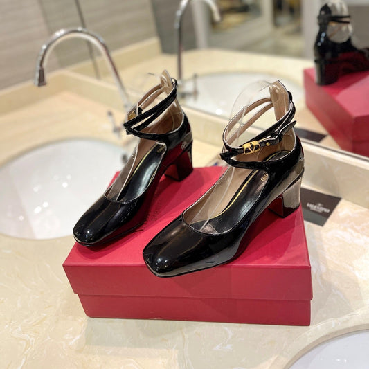 VT 26s VLogo Block Heels Black Patent Leather 985374