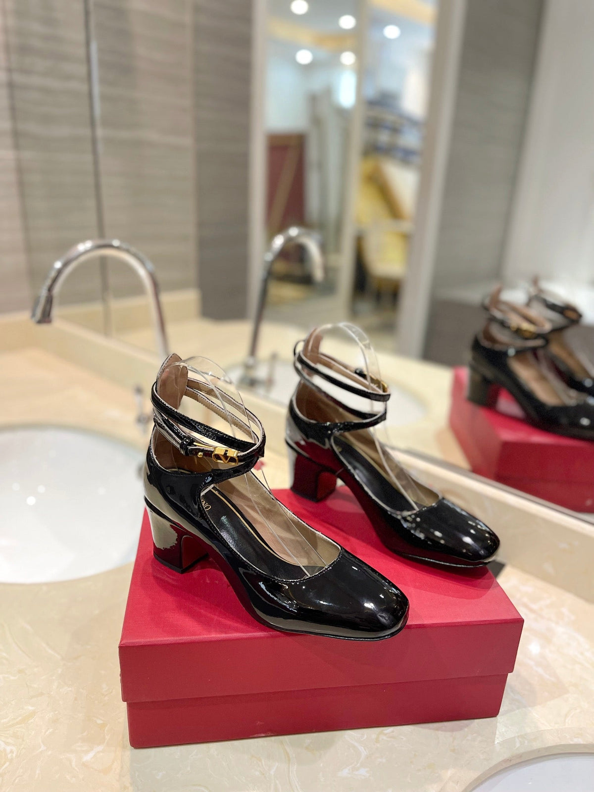 VT 26s VLogo Block Heels Black Patent Leather 985374