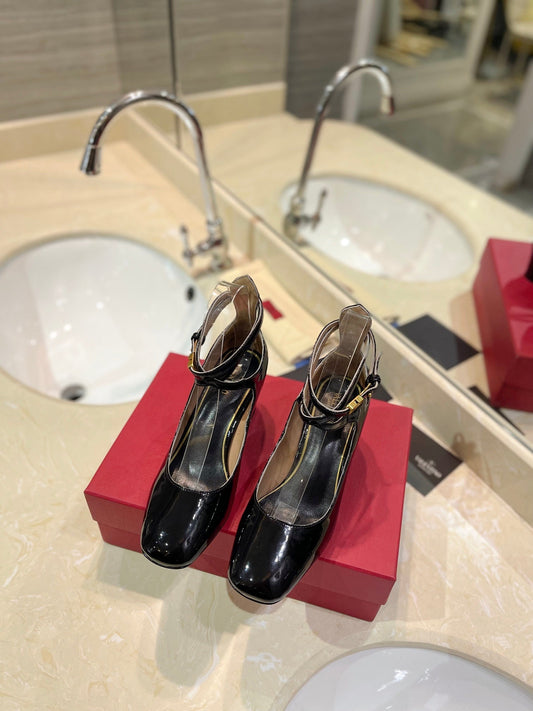 VT 26s VLogo Block Heels Black Patent Leather 985374