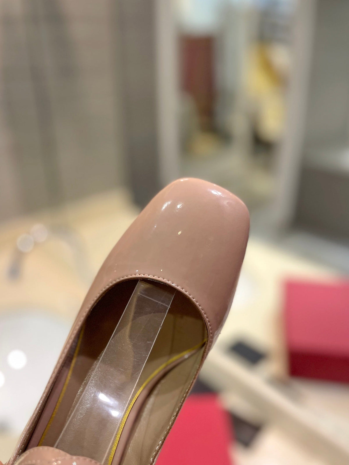 VT 26s VLogo Block Heels Nude Patent Leather 985377