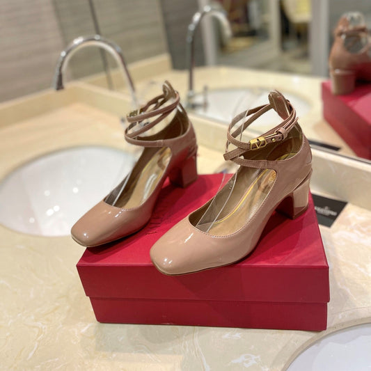 VT 26s VLogo Block Heels Nude Patent Leather 985377