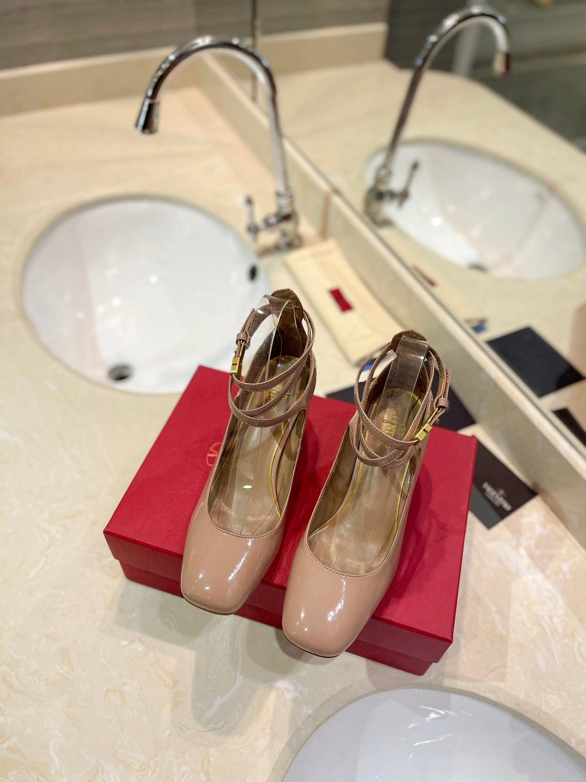 VT 26s VLogo Block Heels Nude Patent Leather 985377