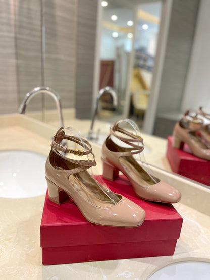 VT 26s VLogo Block Heels Nude Patent Leather 985377