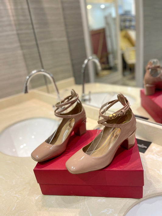 VT 26s VLogo Block Heels Nude Patent Leather 985377