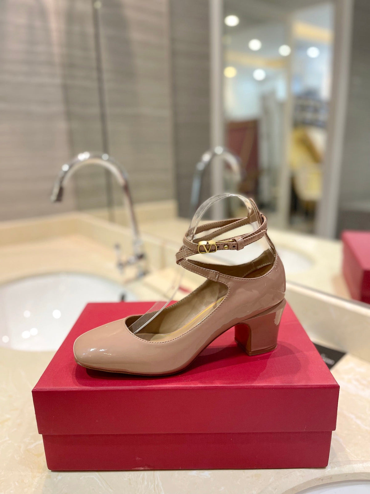 VT 26s VLogo Block Heels Nude Patent Leather 985377