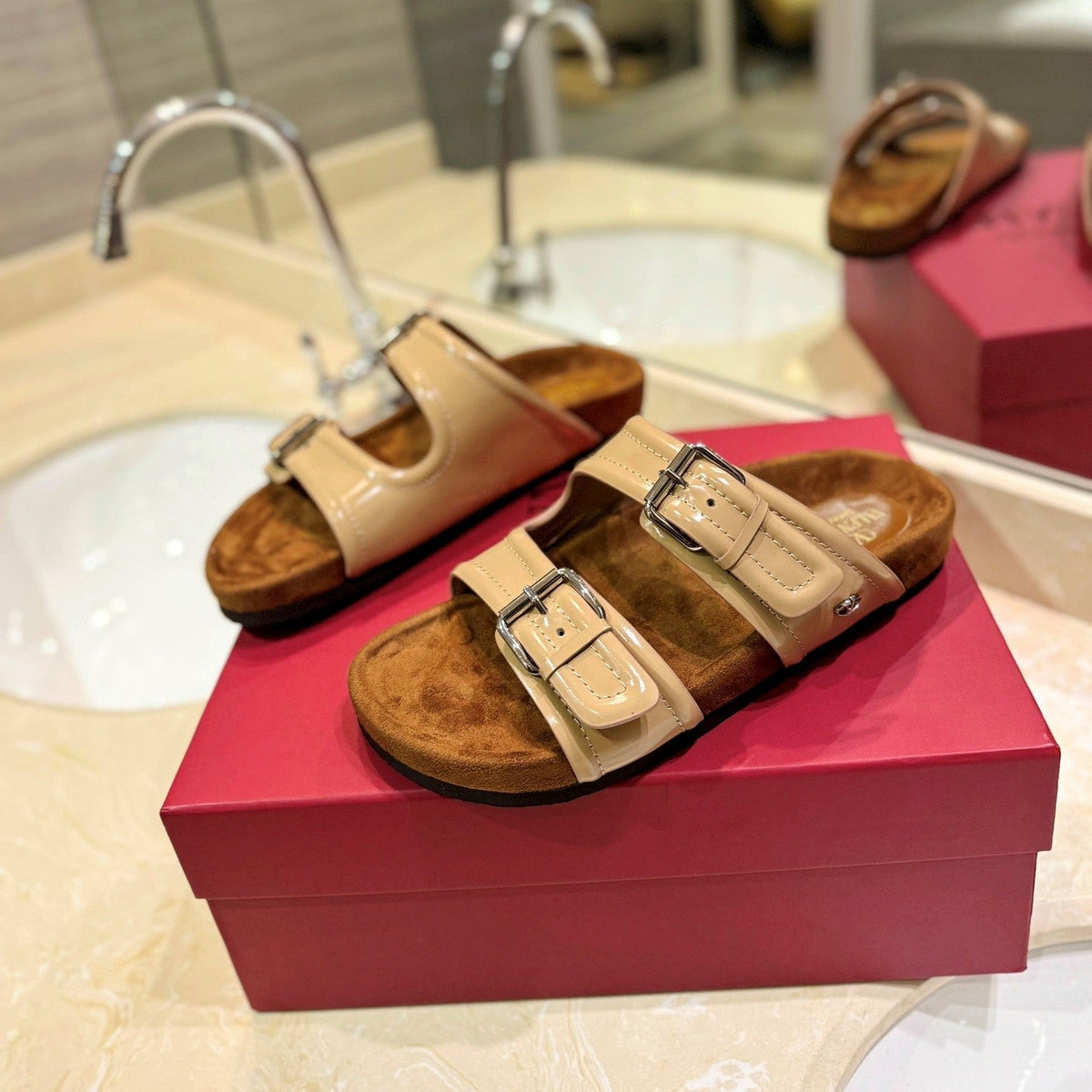 VT 26s Fussfriend Two Strap Sandals Nude Brown Patent Leather Suede 985407