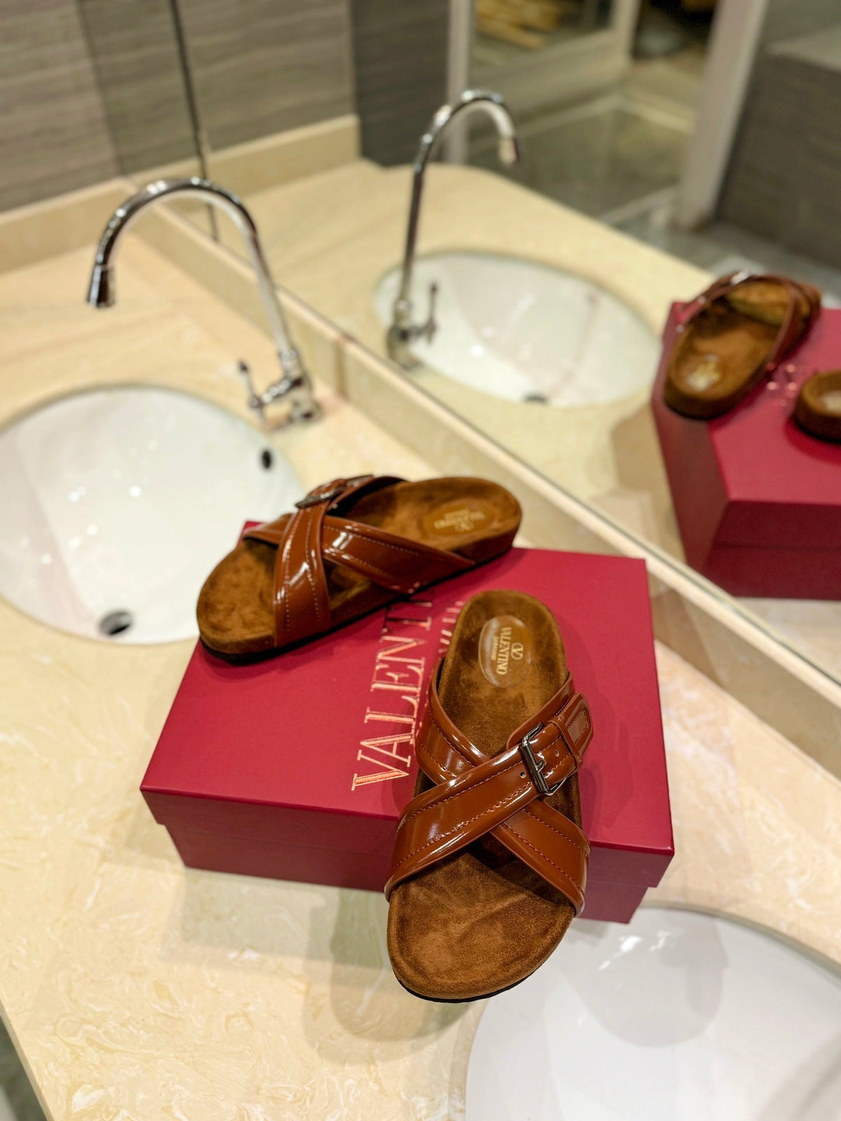VT 26s Fussfriend Slides Brown Patent Leather Suede 985421