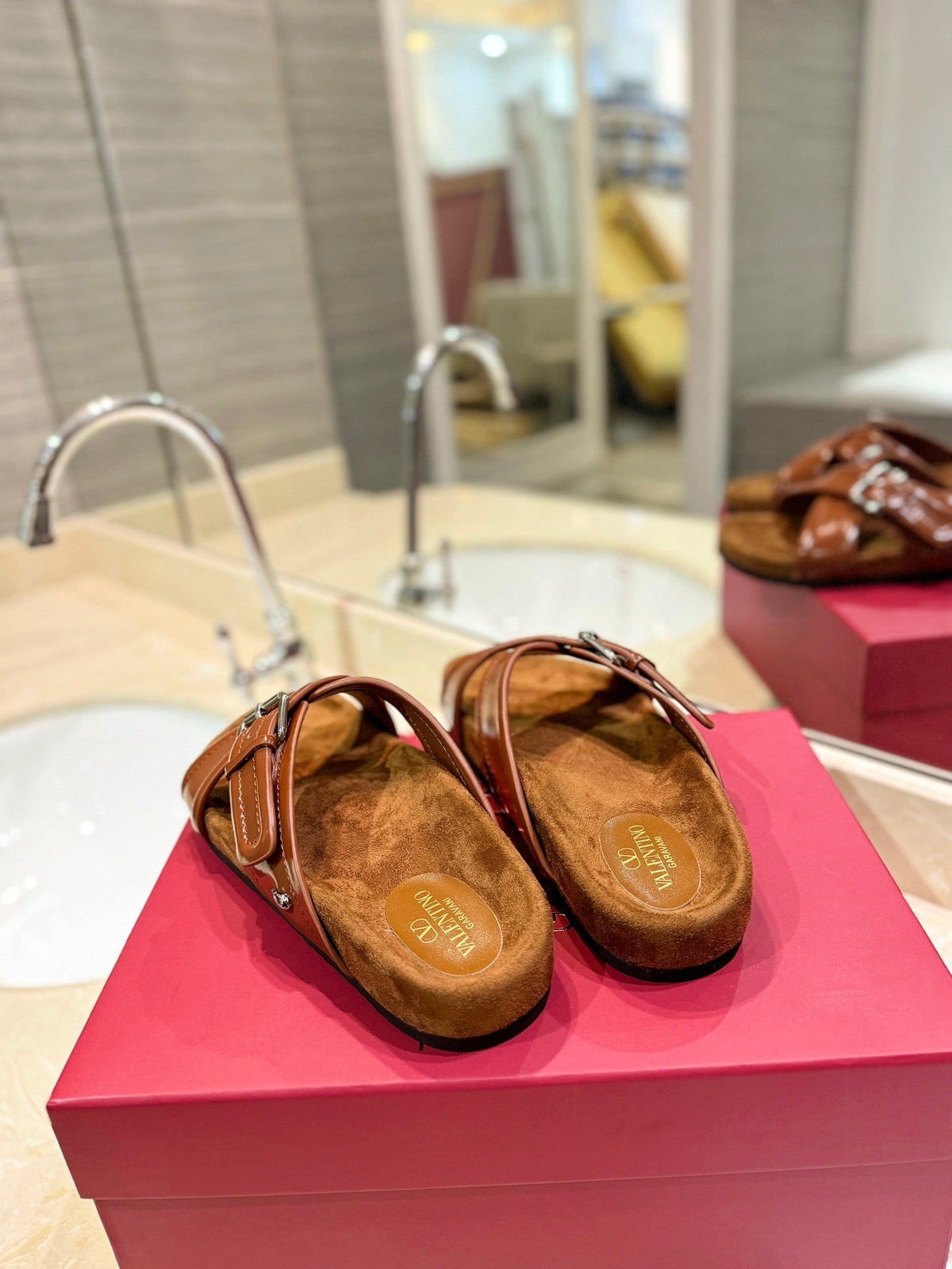 VT 26s Fussfriend Slides Brown Patent Leather Suede 985421