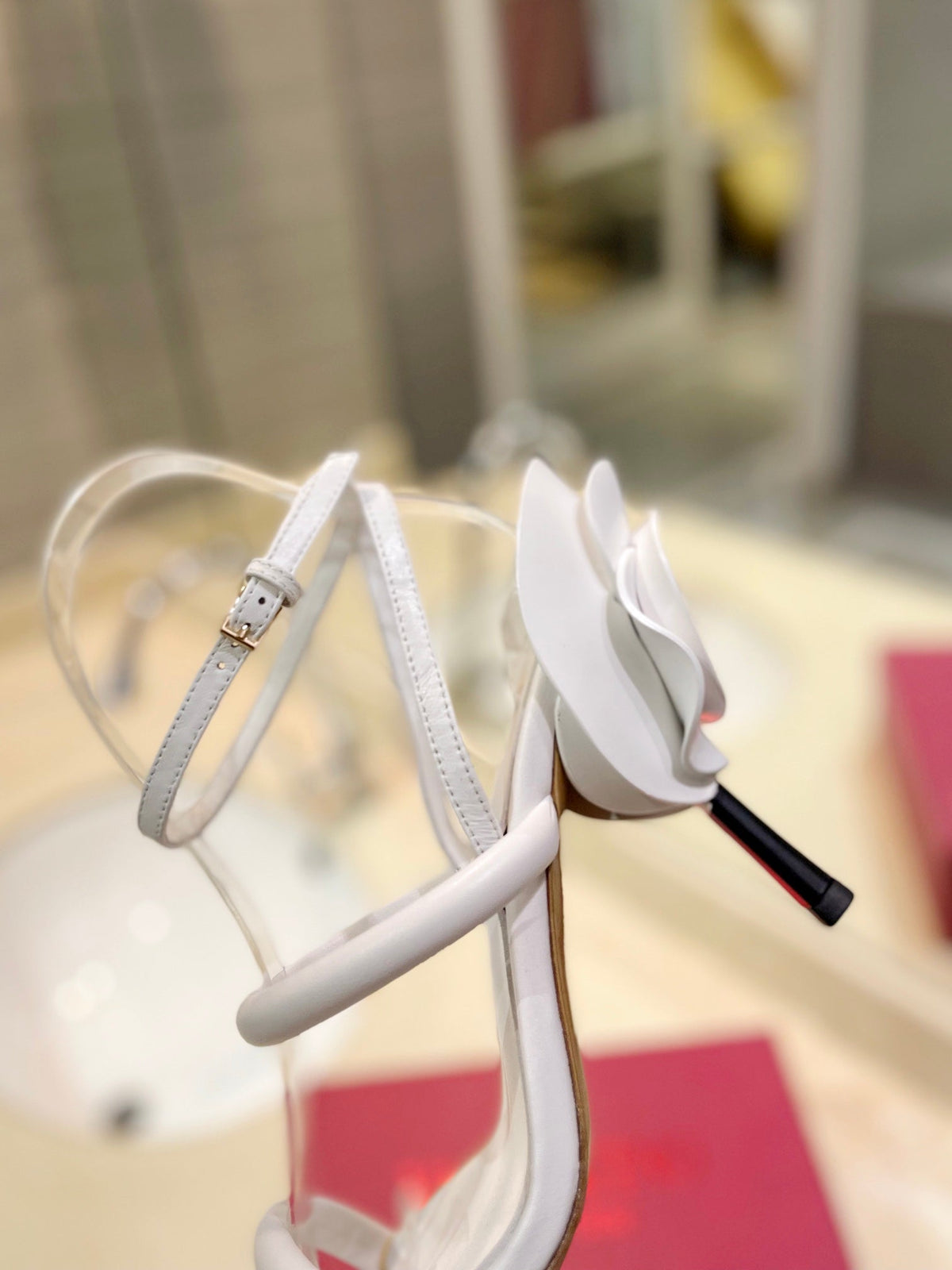 VT 26s Atelier Rose Sandals White Leather 985379