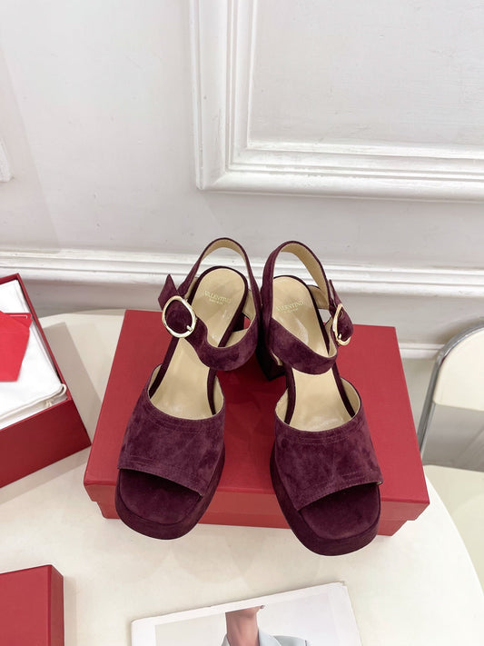 VT Garavani 25 Platform Ruby Red Suede 330965
