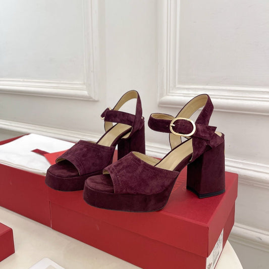 VT Garavani 25 Platform Ruby Red Suede 330965