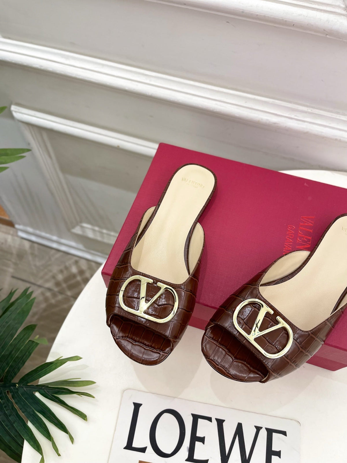 Vlogo Slides Coffee Croc-Embossed Leather 746268