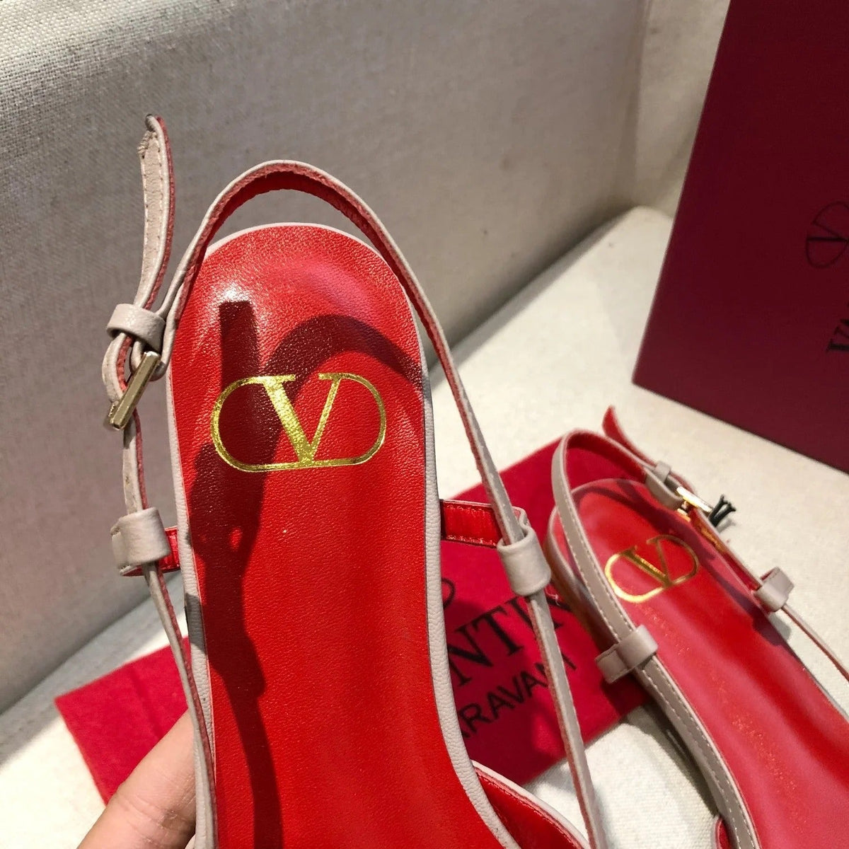 VLOGO SIGNATURE CREPE PINK CALFSKIN FLAT SLINGBACK PUMP
