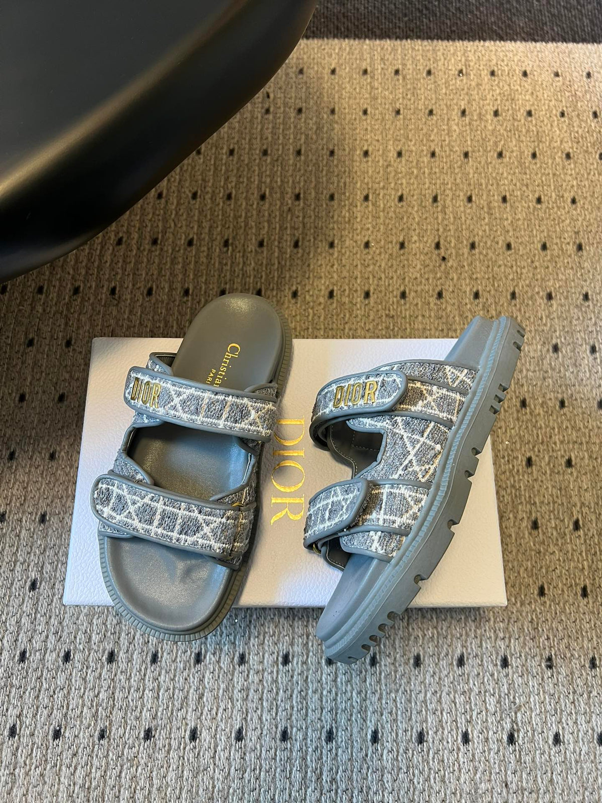 CD 26 Flat Slippers Gray Sheepskin Embroidered Fabric 621804