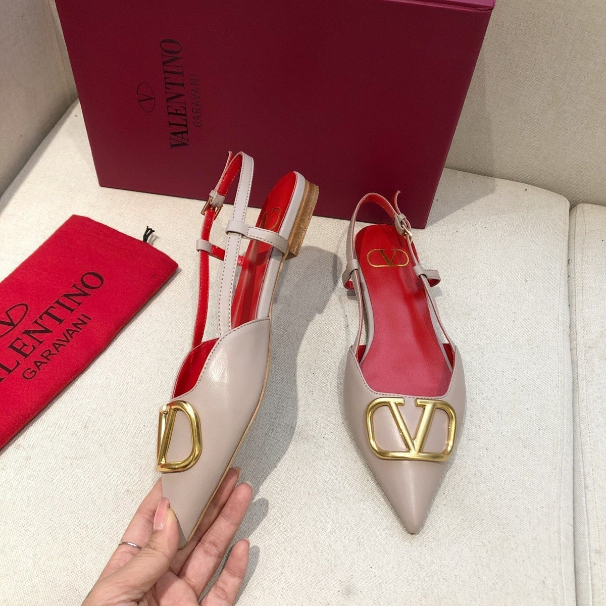 VLOGO SIGNATURE CREPE PINK CALFSKIN FLAT SLINGBACK PUMP