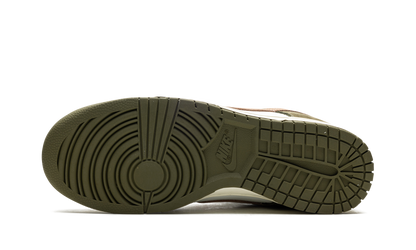 Dunk Low "Medium Olive" FQ8250 200